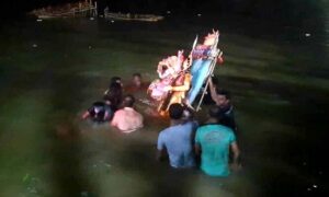 নন্দীগ্রামে প্রতিমা বিসর্জন পাহারায় পুলিশ-আ’লীগ, দুর্গোৎসব সমাপ্তি