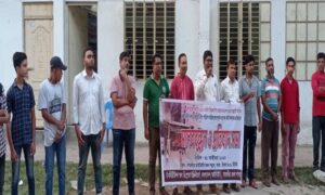 বিএনপি’র মহাসমাবেশ থেকে ক্ষয়ক্ষতির প্রতিবাদে সাতক্ষীরায় মানববন্ধন ও প্রতিবাদ সভা