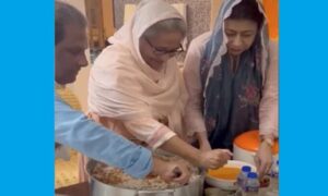 প্রধানমন্ত্রী নিজ হাতে ইলিশ-পোলাও রান্না করলেন