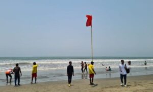 কক্সবাজার সমুদ্র সৈকতে গোসলে নেমে স্কুল ছাত্রের মৃত্যু, নিখোঁজ ১