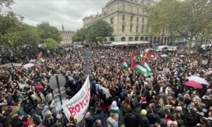 গাজা উপত্যকায় ইসরায়েলি বোমা হামলার মধ্যে প্যারিসে ফিলিস্তিনের প্রতি সমর্থন জানাতে শত শত বিক্ষোভ