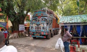 হিলি স্থলবন্দর দিয়ে আমদানি-রপ্তানি শুরু