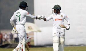 ১২ রানের লিড নিয়ে লাঞ্চ ব্রেকে বাংলাদেশ