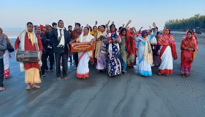 শুভ সন্ধ্যা সৈকতে রাস উৎসব শেষ