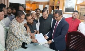 মাদারীপুর-২ আসনের টানা ৭ বারের সংসদ সদস্য শাজাহান খান মনোনয়নপত্র জমা