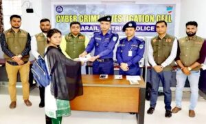 নড়াইল সাইবার ক্রাইমের উদ্ধারকৃত ১০টি মোবাইল ফোন মালিকদের নিকট হস্তান্তর