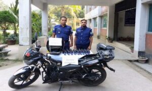 কুড়িগ্রামে মোটরসাইকেলের ট্যাংকির ভিতর থেকে ফেনসিডিল উদ্ধার