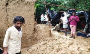 টেকনাফে মাটির দেয়ালচাপায় প্রাণ গেলে একই পরিবারের ৪ জনের