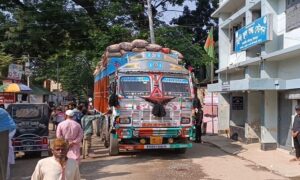 অবরোধেও স্বাভাবিক হিলি স্থলবন্দরের আমদানি-রপ্তানি কার্যক্রম
