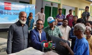 জলঢাকায় তিন শতাধিক মানুষের মাঝে শীত বস্ত্র বিতরণ