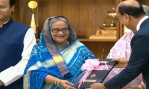 প্রধানমন্ত্রীর কাছে এইচএসসি’র ফলাফল হস্তান্তর