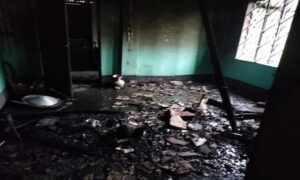 ফরিদপুরে মুক্তিযুদ্ধকালীন থানা কমান্ডারের বাড়ীতে আগুন