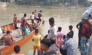 শরীয়তপুরের কীর্তিনাশা নদীতে তিন সন্তান নিয়ে মায়ের আত্মহত্যার চেষ্টা