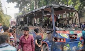 মিরপুরে একটি বাসে আগুন