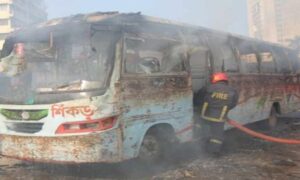 রাজধানীর জিপিওতে বাসে আগুন