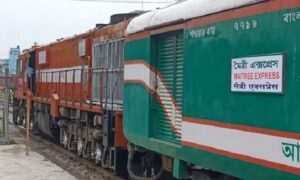 পাবনায় মৈত্রী এক্সপ্রেস ট্রেনে বোমা হামলা