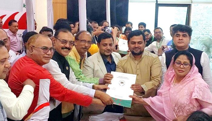 আওয়ামী লীগের মনোনয়ন পত্র কিনলেন জেলা সহ-সভাপতি বাবুল
