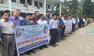 মেলান্দহে বশেফমুবিপ্রবি’র ক্যাম্পাস নিয়ে ষড়যন্ত্রের প্রতিবাদে মানববন্ধন