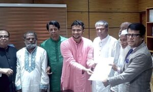 মনোনয়ন জমা দিলেন সাকিব