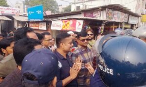 বগুড়ায় পুলিশি বাধার মুখে দিনভর বিএনপির বিক্ষোভ