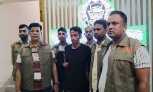 ট্রাকে অগ্নিসংযোগ দেয়া সদস্য ছাত্রদল নেতা ডিবির হাতে গ্রেপ্তার