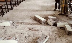 শ্রীপুরে বালিকা বিদ্যালয়ে বিম ভেঙে ৮ শিক্ষার্থী আহত