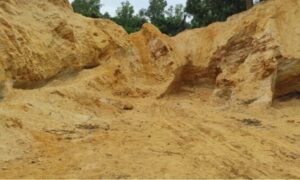 সড়ক সংস্কারের নামে পাহাড় কেটে সাবাড়