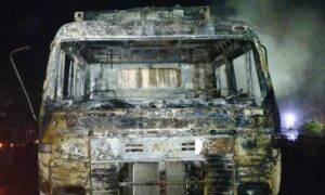 ফেনীতে মালবাহী কাভার্ড ভ্যানে আগুন