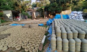 সিরাজগঞ্জে মৃৎশিল্পের দুর্দিন