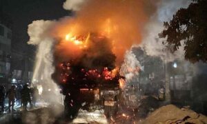 রাজশাহীতে পাটখড়িবোঝাই ট্রাকে আগুন