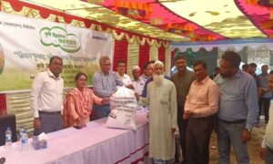 কুমিল্লায় বিনামূল্যে উন্নত জাতের বীজ-সার পেয়ে খুশি কৃষক
