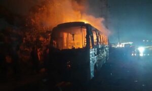 মহাদেবপুরে বাসে আগুন