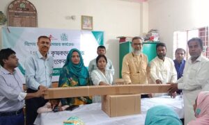 কেন্দুয়ায় ২০ জন প্রান্তিক কৃষককে বিনামূল্যে কৃষি উপকরণ দিল টিএমএসএস