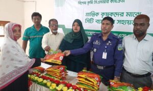 জামালপুরে প্রান্তিক কৃষকদের মাঝে বিনামূল্যে ভূট্টাবীজ বিতরণ