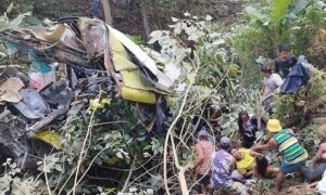 ফিলিপাইনে বাস খাদে পড়ে ১৭ জন নিহত