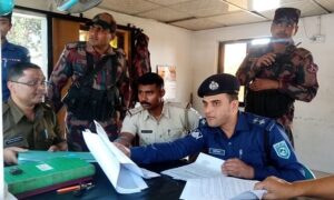 বাংলাদেশে হারিয়ে যাওয়া যুবককে চার বছর পর ভারতে খুঁজে পেলেন বাবা