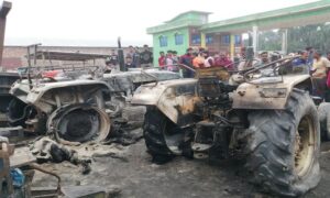 ডোমার ফিলিং স্টেশনে ৩টি ট্রাক্টরে আগুন, ক্ষয়ক্ষতির পরিমান প্রায় ৩০ লক্ষ টাকা