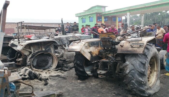 ডোমার ফিলিং স্টেশনে ৩টি ট্রাক্টরে আগুন, ক্ষয়ক্ষতির পরিমান প্রায় ৩০ লক্ষ টাকা
