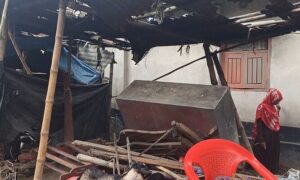 ঠাকুরগাঁওয়ে রাস্তা নিয়ে বিরোধ, বাড়িতে হামলা ও ভাংচুর