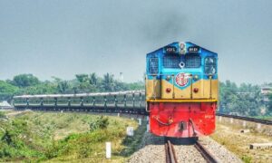 পাঁচ ঘণ্টা পর ঢাকার সঙ্গে সারাদেশের ট্রেন চলাচল স্বাভাবিক