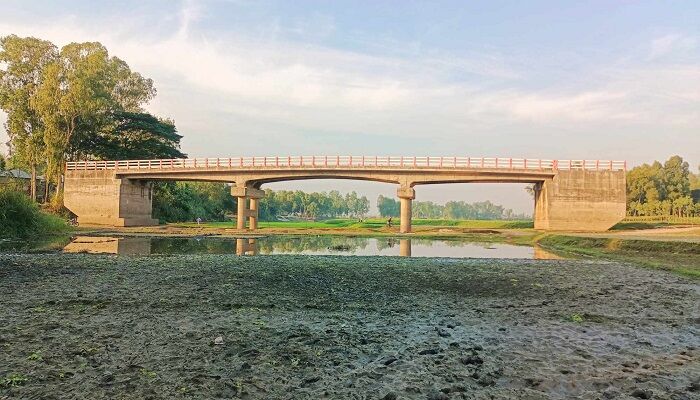 সিরাজগঞ্জে ভুল নকশায় ব্রিজ নির্মাণ, সুফল বঞ্চিত কয়েক হাজার মানুষ
